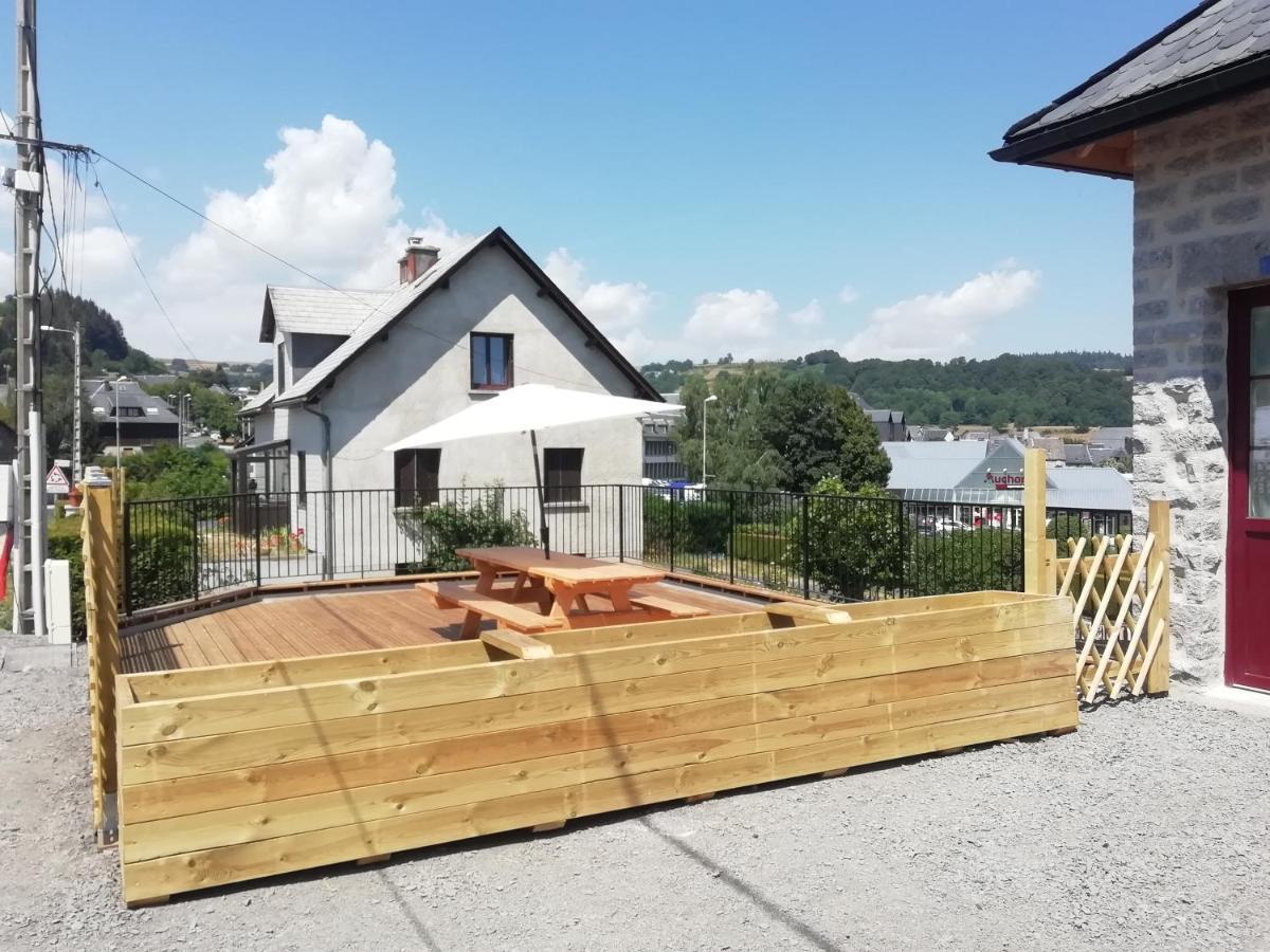 Gite De Granit Noir Besse-et-Saint-Anastaise Exterior foto